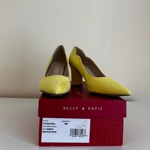 Kelly & Katie Size 6 Yellow Pumps
